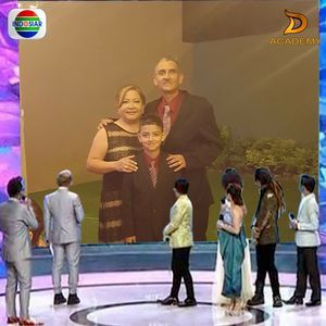 Meet your Posher, Adela